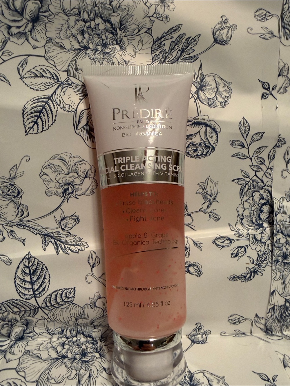 Triple-Acting Facial Cleansing Scrub - Pink